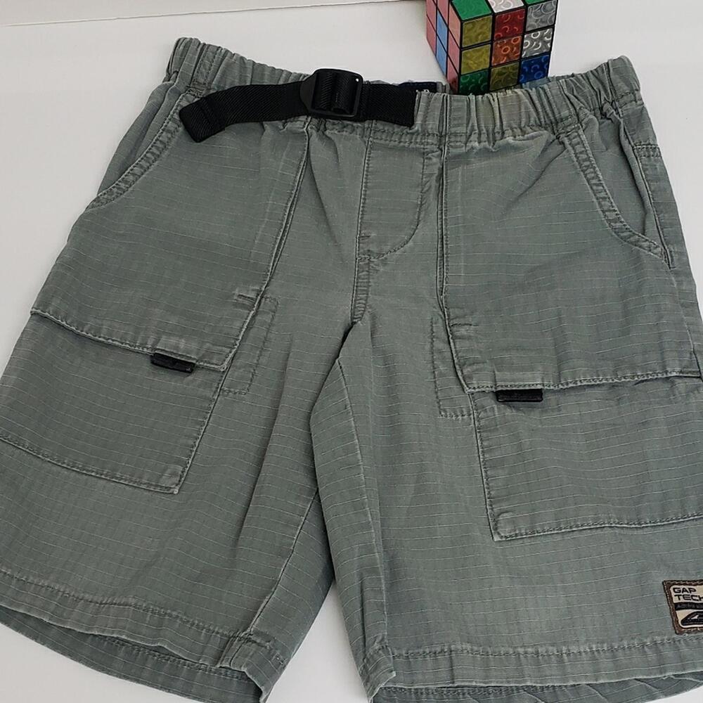 GAP Men's Cargo Shorts - Comfortable & Versatile
